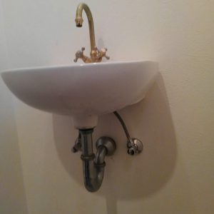 手洗い水栓の交換